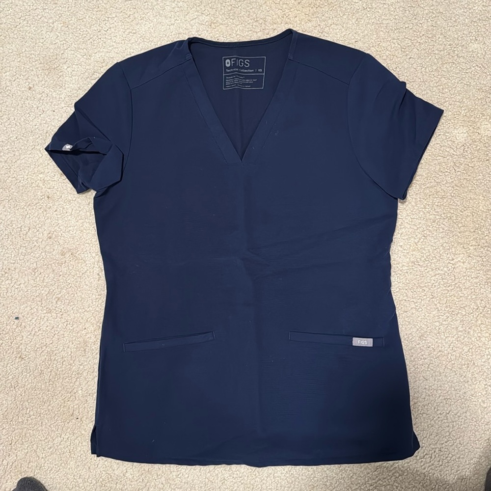 Women’s FIGS casma navy scrub top